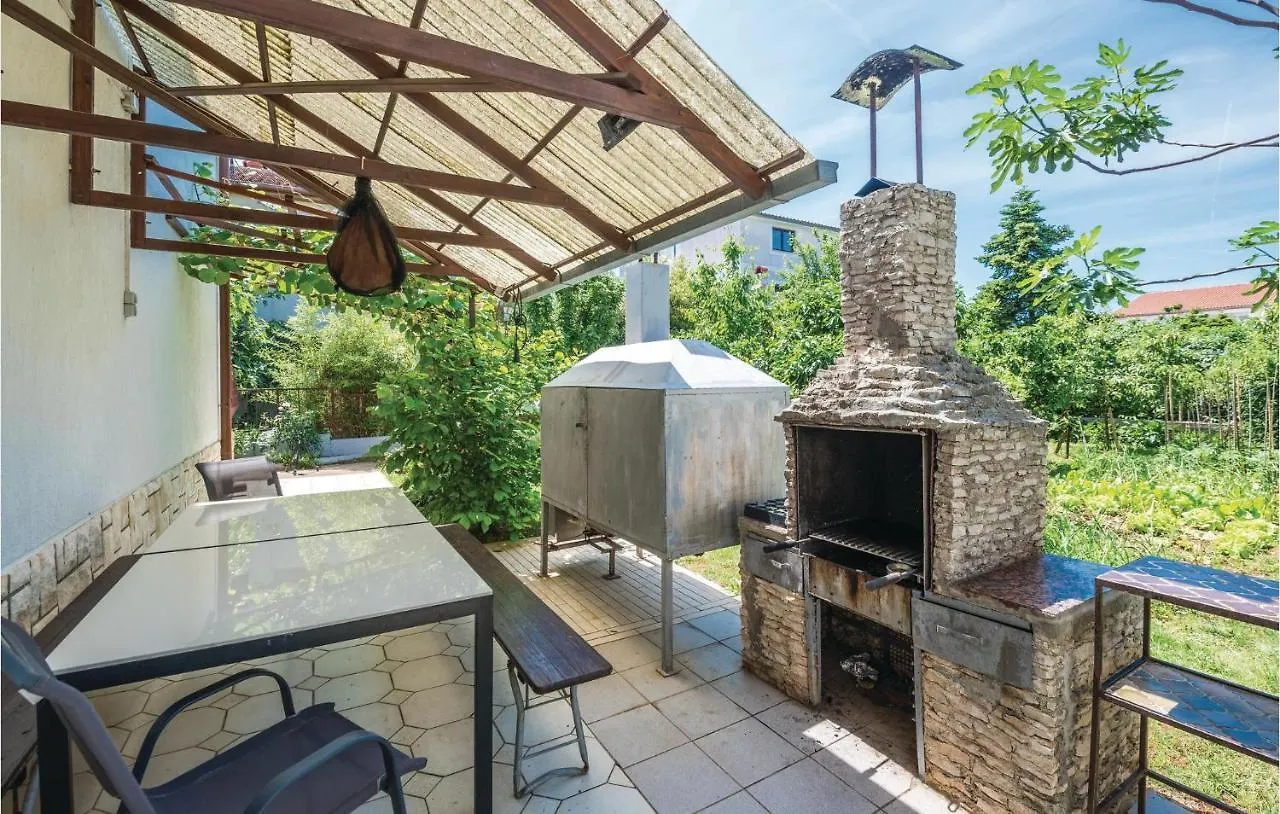 3 Bedroom Awesome Apartment In Medulin