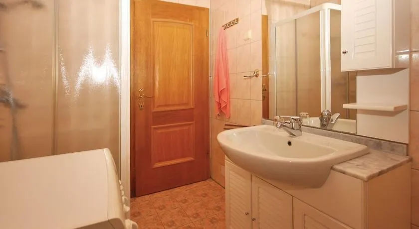 3 Bedroom Awesome Apartment In Medulin