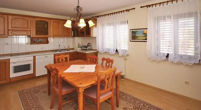 3 Bedroom Awesome Apartment In Medulin