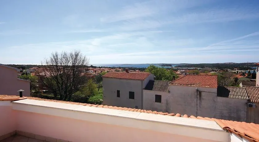 3 Bedroom Awesome Apartment In Medulin